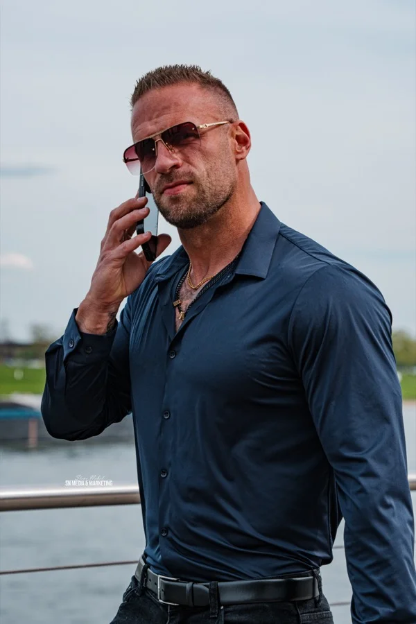 Julian Heck am Telefon